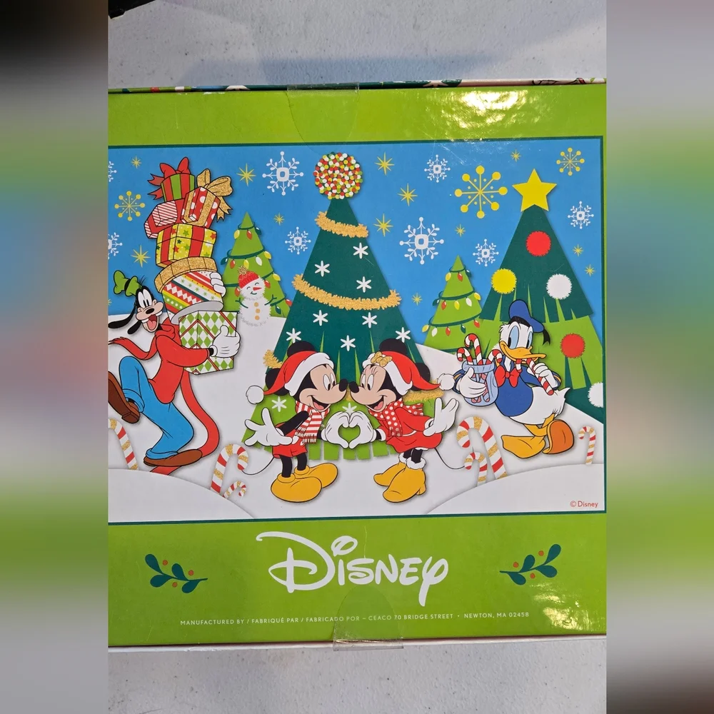 Disney Red‎ and Green Christmas Puzzle with Mickey and Friends